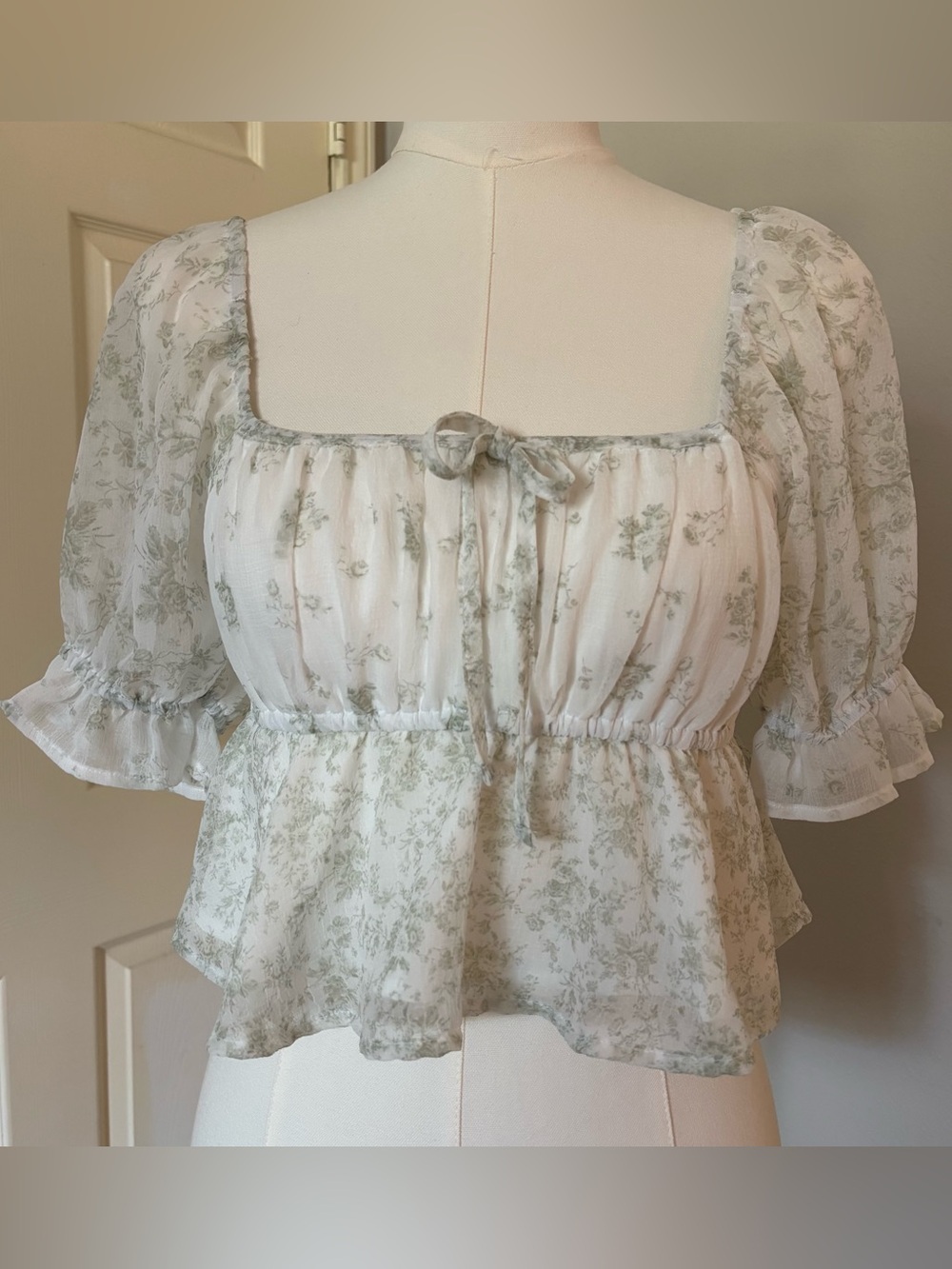 Altar’d State Sage Floral Puff Sleeve Peplum Top S Cottagecore